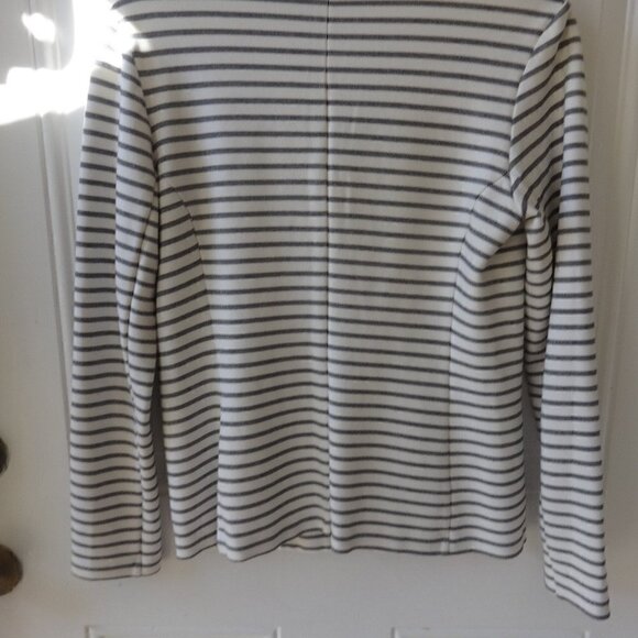 Tahari  white with black stripes knit jacket/ blazer size M, two front pockets - Picture 2 of 9